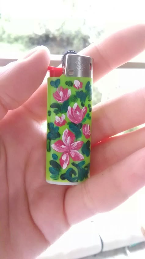 #BIG#lighter#painting! Drawings On Lighters, Painted Lighter Ideas, Painted Lighters Aesthetic, Diy Lighter Painting, Painted Lighter Aesthetic, Decorating Lighters, Decorate Lighter, Lighter Painting, Painted Lighters