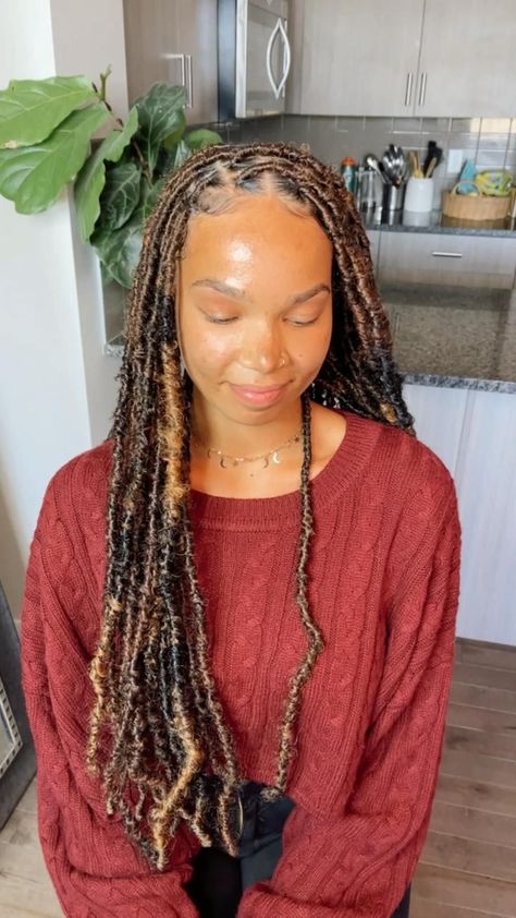 24inch Soft Locs, Unique Hair Clip, Soft Locs, Faux Locs Hairstyles, Braids Hairstyles Pictures, Braids With Curls, Beautiful Braids, Braid Hairstyles, Locs Hairstyles