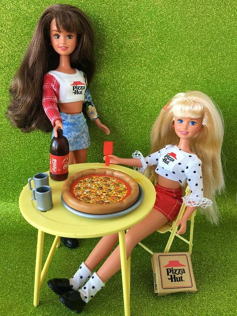 Im A Barbie Girl, Pizza Party, Barbie Friends, Barbie Girl, Vintage Barbie, Pizza, Bar, Pizzas