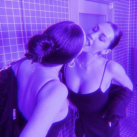 Self Obsessed Aesthetic Pictures, Mirror Kisses Aesthetic, Kissing Mirror Cartoon, Kissing The Mirror, Mara Core, Subliminal Images, Hidden Love Aesthetic, Self Love Mirror, Kissing Mirror