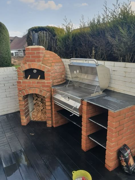 Built In Bbq And Pizza Oven, Outdoor Bbq Area Brick, Outdoor Brick Kitchen Ideas, Brick Barbeque Ideas, Bbq Pizza Oven Outdoor Area, Outdoor Kitchen Design Brick, Corner Bbq Area Ideas, Brick Bbq Area Ideas Outdoor, Built In Barbecue Outdoor