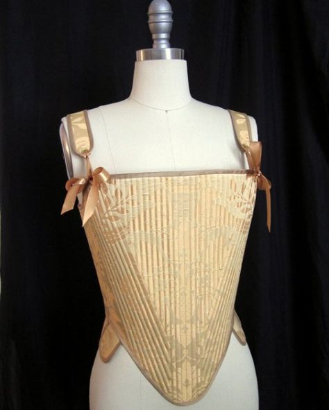 RedThreaded on Etsy is a treasure trove of historical reproductions, like these Tudor style stays in gold silk with a perfectly pattern-matched motif. Tudor Corset, Elizabethan Corset, Elizabethan Clothing, Elizabethan Dress, Elizabethan Fashion, Sewing Bras, Custom Corsets, Elizabethan Era, Corset Sewing Pattern