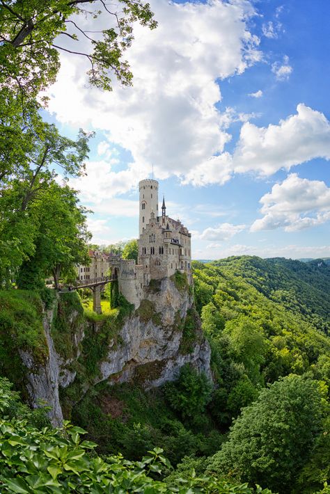 Ancient Germany, Lichtenstein Castle, Castle Germany, Castle Mansion, Ancient Village, European Castles, Family Vacay, Germany Castles, Apartment Architecture