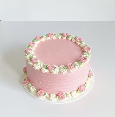 Pretty Cake Decorating, Pink Birthday Cake Ideas, Barbie Themed Cake, Floral Cake Design, Bolo Vintage, Pink Birthday Cake, Buttercream Cake Designs, Mini Torte, Desserts Cake