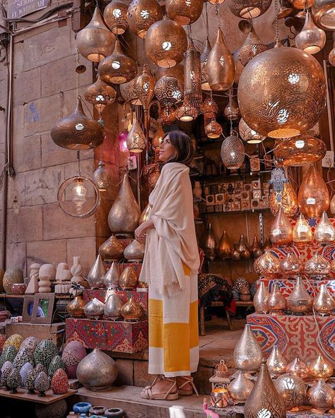 Khan el-Khalili is one of the most famous and interesting places in Cairo, Egypt. It is a large bazaar and market area over 600 years old. It is where you can find almost anything, from spices to souvenirs to clothing. The market was once the largest in the world and was home to over 3,000 shops. However, over the years, it has shrunk and only has around 1,500 shops. Bent Pyramid, Middle East Culture, Places In Egypt, Modern Metropolis, World Places, Travel Inspiration Destinations, Egyptian Culture, Egyptian History, History Book