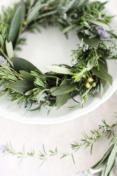 Fresh herb Wreath Thyme Wreath, Herb Wreath, Witchcraft Herbs, Kitchen Wreath, Work Wreath, Wreath Home Decor, Unique Christmas Trees, Wreaths And Garlands, Easter Traditions