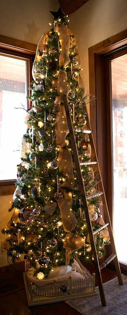 christmas-tree-ideas-tree-and-ladder-country-design-style-countrydesignstyle-com #Christmas #ChristmasDecor #ChristmasDIY #ChristmasDecorating #Winter Tree Stand Ideas, Christmas Tree Stand Ideas, Diy Christmas Tree Stand, Christmas Tree Ladder, Farmhouse Style Christmas Tree, Christmas Home Tours, Ladder Christmas Tree, Christmas Ladder, Minimalist Christmas Decor