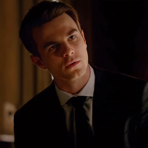 #kol #tvd Kol Mikaelson The Originals, Marvolo Gaunt, Tvdu Pictures, The Originals Kol, Kol Mikaelson Vampire Face, Witch Kol Mikaelson, Steve R Mcqueen, Klaus Mikaelson Vampire Face, Klaus Mikaelson With Long Hair