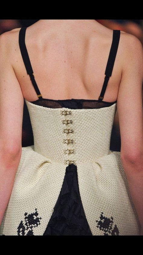 Haute Couture Details, Ulyana Sergeenko, Couture Details, Russian Fashion, Clothing Details, Corsets, Fashion Sewing, Fashion Details, Couture Fashion