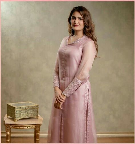 Pastel pink kurta Pastel Colour Churidar Designs, Slited Kurthi Design, Pastel Kurtas Women, Pastel Salwar Suit, Organza Churidar Designs, Kurthi Models Latest Neck, Chudithar Designs, Churidar Ideas, Latest Kurta Designs Women