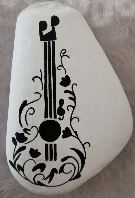 How To Draw On Rocks Step By Step, Guitar Rock Painting, Rock Painting Music, Painted Rocks For Men, Caillou Roche, Stone Pictures Pebble Art, Painted River Rocks, Garden Rock Art, Pebble Art Family