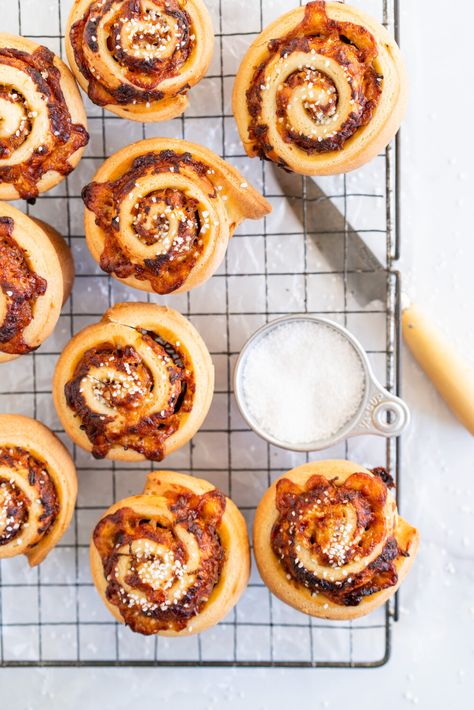 Sharp Cheddar cheese and caramelised onion brioche rolls. Fluffy brioche is spread with sweet caramelised onions and sprinkled with grated sharp cheddar, then rolled into perfect rolls and baked to perfection - cheesy onion goodness. These are easy to make and make the perfect savoury breakfast or brunch treat. Savory Rolls, Cloudy Kitchen, Savoury Breakfast, Caramelised Onions, Onion Rolls, Savoury Bakes, Caramelised Onion, Brioche Rolls, Queso Cheddar