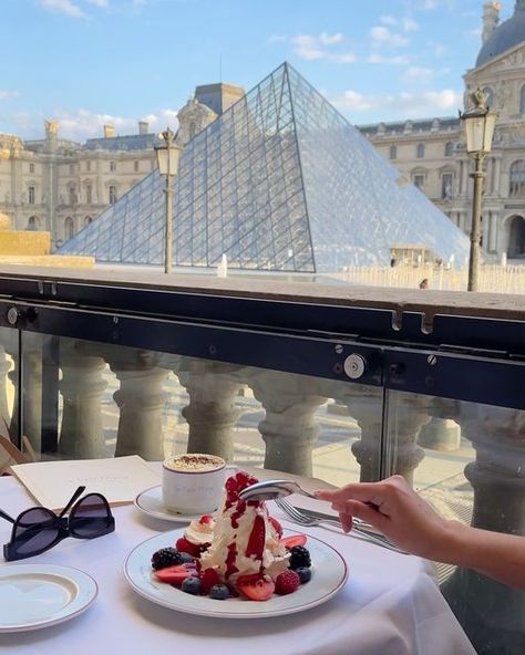 Paris Girls Trip, Garden Breakfast, Drinks At The Bar, Opera Garnier Paris, Paris Louvre, Opera Garnier, Paris Tips, Tea Aesthetic, Tuileries Garden