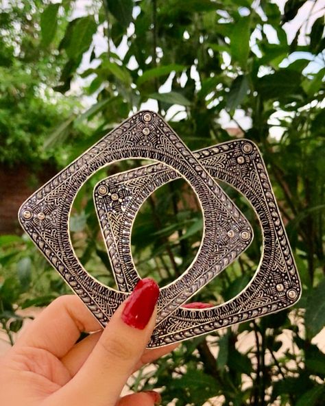 Square oxidised bangles 🩷💫 Available in size 2.6🦋 Follow : @gehnakari for more🌸 🌻PAN India Delivery 🌻Prepaid orders only 🌻Free shipping above ₹599 Dm us to place order💕 #oxidisedbangles #oxidisedjewellery #bangles #dailywearbangles #jewellery #affordablejewelry #ethnicjewellery #explorepage #weddingseason #astheticjewelry #shopsmall #ordernow #fyp #trendingjewellery #jewelryaddict #instagood #instalike Oxodise Jewellery Bangles, Festive Oxidized Finish Bangle, Oxidized Finish Bangle For Festivals, Vintage Oxidized Finish Bangle For Festivals, Lac Bangles Hyderabad, Oxidised Jewellery, Affordable Jewelry, Small Shop, Size 2