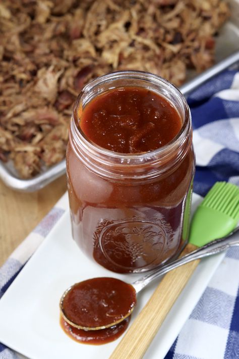 Homemade BBQ Sauce is a must-have for grilling and your favorite pulled pork sandwiches. This is a rich and hearty sauce that is sweet and tangy, perfect for coating chicken, pork and beef. Of course it is also the perfect dipping sauce! Memphis Bbq Sauce Recipe, Memphis Bbq Sauce, Bbq Sauce Homemade Easy, Memphis Bbq, Sweet Bbq Sauce, Bbq Recipes Grill, Homemade Bbq Sauce, Delicious Chicken Dinners, Stuffed Baked Potatoes