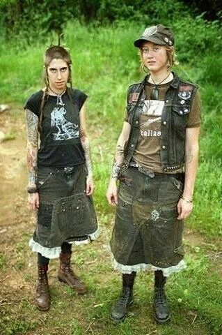 Gutter Punk, Gutters And Downspouts, Punk Culture, Girl Punk, Crust Punk, Punk Aesthetic, Punk Girl, Punk Rock Fashion, Punk Outfits