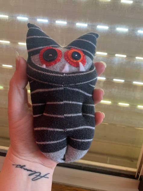 Sock Stuffed Animals Diy, Sock Monster Diy, Sock Plush Pattern, Sailor Clothing, Diy Monster Plush, Monster Plush Pattern, Sock Monsters, Sock Creatures, Diy Sock Toys