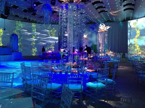 under-the-sea-theme-schoolball-decorations Yacht Reception, Ballroom Interior, Ideas Para Catering, Prom Venues, Underwater Wedding, Underwater Party, Sea Party Ideas, Aquarium Wedding, Prom Themes