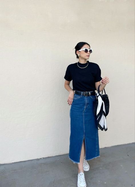 Midi Jean Skirt Outfits Summer, Jeans Skirt Outfit Summer, Long Skirt Casual Outfit, Jeans Midi Skirt Outfit, Black Jeans Skirt Outfit, Jean Skirts Outfit, Midi Jeans Skirt Outfit, Denim Skirt Outfit Casual, Long Skirt Ideas