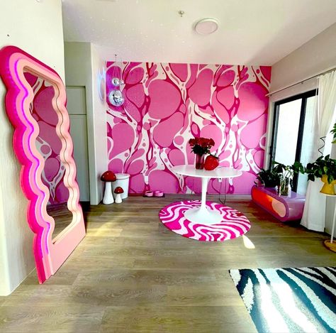 Funky Beauty Salon Decor, Taybeepboop House, Lava Lamp Decor, Black Themed Bedroom, Girlie Apartment, Apartment Decorating Room, Room Ideas Pastel, Baddie Room Ideas, Cozy Maximalism