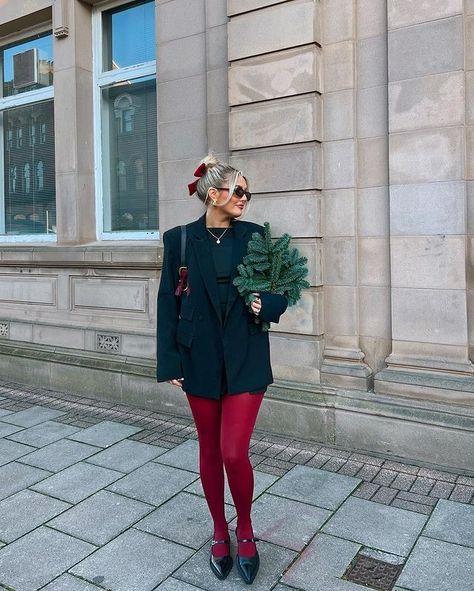 All Posts • Instagram Red Velvet Pants Outfit, Burgundy Tights Outfit, Red Tights Outfit, Classy Christmas Outfit, Outfit Navidad, Christmas Outfit Ideas For Women Classy, Red Velvet Pants, Burgundy Tights, Christmas Outfit Casual