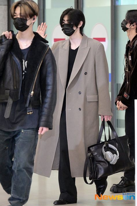 Sunghoon Airport Fashion, Sunghoon Outfits, Sunghoon Airport, Style Inspiration Winter, Airport Fashion, Figure Skater, Airport Style, Korean Street Fashion, Winter Wardrobe