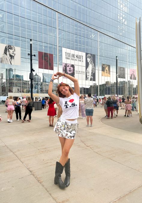 Eras tour outfit inspirstion, US bank stadium, taylor swift, mirrorball, concert Era Tour Movie Outfits, Cowboy Like Me Eras Tour Outfit, Taylor Swift Eras Tour Outfits Mirrorball, Taylor Movie Outfits, Concert Taylor Swift Outfit, Ts Concert Outfit, Taylor Swift Outfits For Eras Tour, Era Your Outfits, Taylor Swift Concert Inspo Outfits