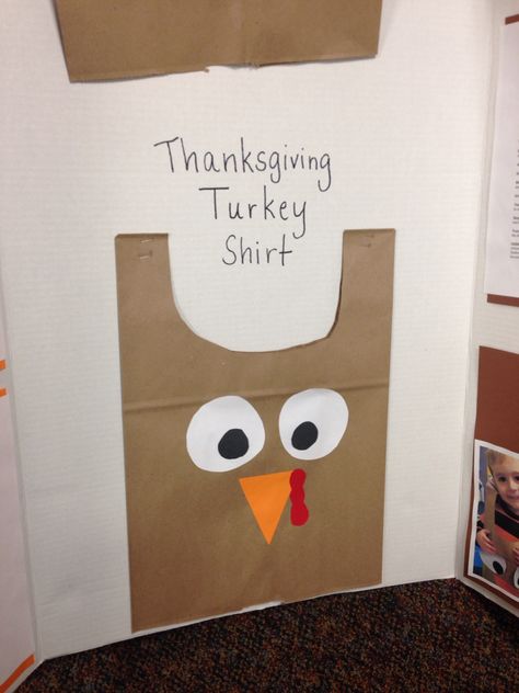 Brown paper bag and construction paper for turkey day November Themes, Thanksgiving Outfit Kids, Pilgrim Crafts, Preschool Thanksgiving, Thanksgiving Lessons, Paper Grocery Bags, Paper Bag Crafts, Thanksgiving Parade, Thanksgiving Preschool