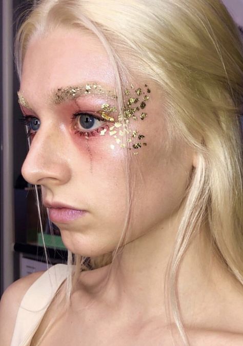 Makeup on Hunter Schafer (Jules) for Euphoria by Doniella Davy Jules Euphoria Outfits Halloween, Euphoria Rules, Majestic Makeup, Euphoria Halloween, Candle Shoot, Editorial Make-up, Drag Make-up, Euphoria Makeup, Claire Danes