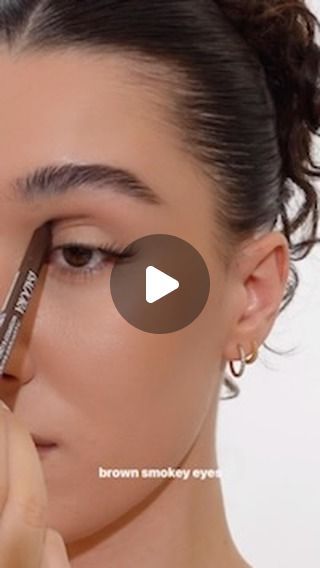 @fashion.wicked on Instagram: "Easy brown smokey eye 🤎 @amiliabernini 

#browneyeshadow #browneyesmakeup #browneyemakeup #eyemakeuptutorial #brownsmokeyeye #makeuptutorial #makeup #easyeyeshadow #explorepage #explore #wakeupandmakeup" Easy Brown Smokey Eye, Makeup Ideas For Brown Eyes, Brown Smokey Eye Makeup, Brown Smokey Eye, Brown Smokey, Simple Eyeshadow, Smokey Eye For Brown Eyes, Brown Eyeshadow, Smokey Eye Makeup