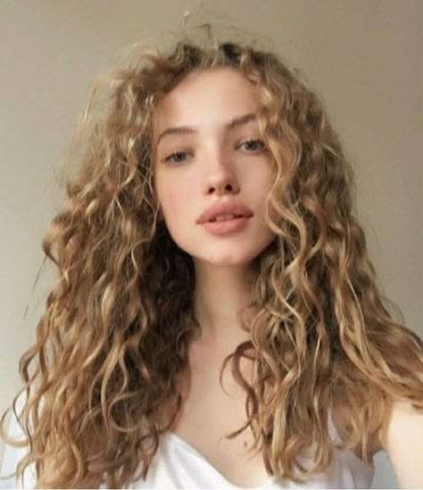 Synthetic Blonde Color Lace Front Wig Curly Mixed Color Hand Tied Long Wig Heat Resistant Fiber For White Women Free Parting Cabello Afro Natural, Grunge Hair, Blonde Color, Long Curly Hair, Long Curly, Curly Hair Styles Naturally, Hair Day, Naturally Curly, Pretty Hairstyles