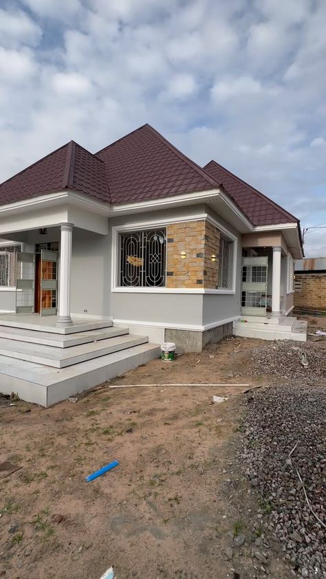 Samwel Marwa🇹🇿 | @katiba_the_great_magypsum @mr_mzululaji @plascontanzania #nyumbanifinishing#0756674540 | Instagram Home Roof Design, Flat House Design, Four Bedroom House Plans, Modern Bungalow House Plans, Best Exterior House Paint, House Projects Architecture, 4 Bedroom House Designs, Modern House Exterior Paint, Modern Bungalow House Design