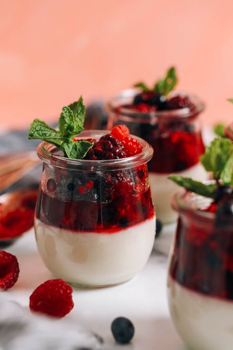 CREAMY Vegan Panna Cotta with Mixed Berries! 1 pan, 6 ingredients, quick and easy, perfectly indulgent! #minimalistbaker #recipe #plantbased #pannacotta Desserts For Summer, Vegan Panna Cotta, Minimalist Baker, Berry Dessert, Quick Easy Desserts, Elegant Desserts, Recipe Simple, Strawberry Sauce, Coconut Whipped Cream