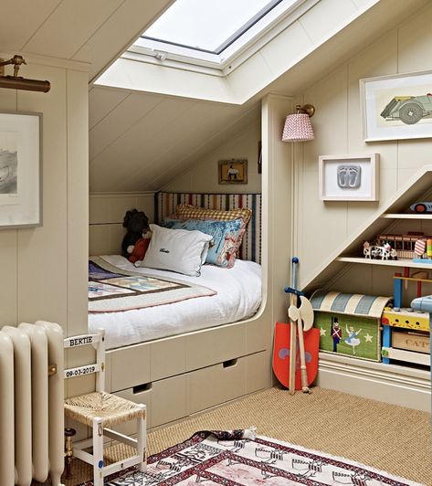 Kids Attic Bedrooms, Cabin Beds, Kids Bedroom Ideas, Children Room Boy, Contract Management, Painted Chair, Attic Room, Cabin Bed, Attic Bedrooms