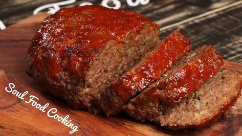 3 Secrets to Making the Best Meatloaf - From The Queen of Soul Food Cooking Soul Food Meatloaf, Perfect Meatloaf Recipe, Cooking Meatloaf, Perfect Meatloaf, How To Make Meatloaf, Meatloaf Ingredients, Grandma Cooking, Good Meatloaf Recipe, Classic Meatloaf