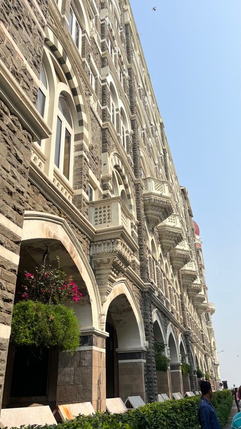 Kem Hospital Mumbai, Csmt Mumbai Aesthetic, South Mumbai Aesthetic, Colaba Causeway, Mumbai Aesthetic, Mumbai Trip, Mumbai Travel, Nature Tourism, Instagram Design Creative