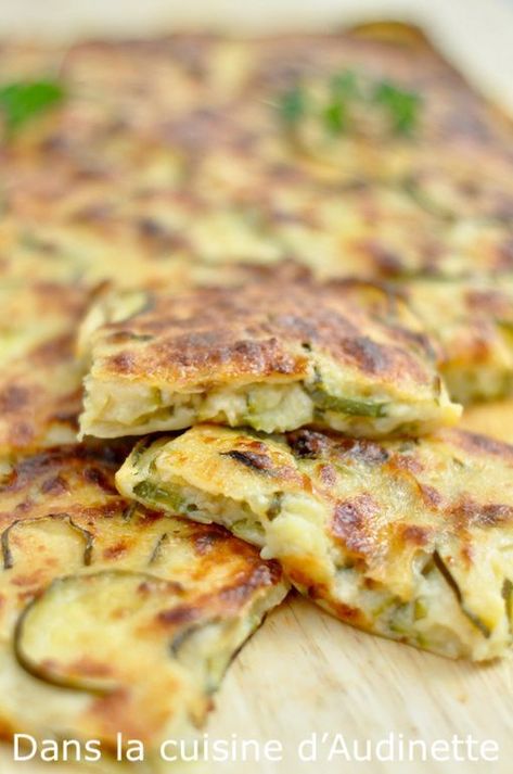 Scarpaccia de courgette au parmesan - Dans la cuisine d'Audinette Healthy Menu, Moroccan Food, Food O, Batch Cooking, Vegetarian Recipes Dinner, Croquettes, Tempura, Vegetable Side Dishes, Flan