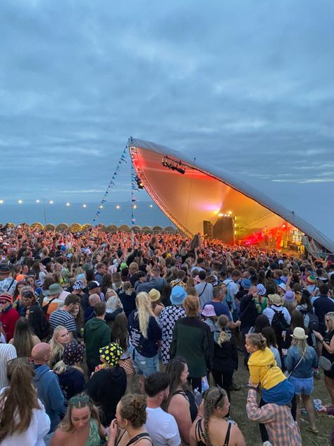 a crowd of people watching a concert by the sea at boardmasters festival Boardmasters Aesthetic, Boardmasters Festival, Festival Aesthetic, Better Days Are Coming, Country Magazine, Clothes And Shoes, Shoes And Boots, Dream Lifestyle, Summer Bucket