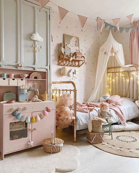 toddler bedroom ideas boy, toddler room, toddler bedroom ideas girl, toddler bedrooms girl, toddler bedroom furniture, toddler room nursery, 2 year old bedroom ideas girl, twin toddler bedroom ideas, toddler bedroom decor Xx Wallpaper, Girls Bedroom Ideas Toddler, Toddler Bedroom Girl, Big Girl Bedrooms, Toddler Bedroom, Spring Colours, Toddler Girl Room, Kids Bedroom Inspiration