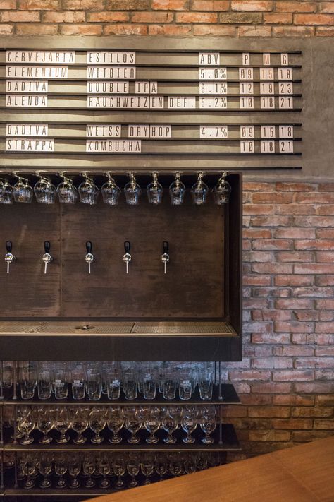 Taproom Design Brewery, Beer Tap Display, Taproom Ideas, Beer Bar Design, Brewery Interior, Craft Beer Shop, Brewery Bar, Bar Restaurant Interior, Brewery Design