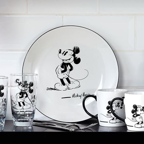 Mickey Mouse Kitchen Ideas, Disney Farmhouse, Mickey Mouse Black And White, Disney House Ideas, Mickey Mouse Bedroom, Disney Plates, Mickey Mouse House, Casa Disney, Disney Kitchen Decor