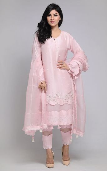 Plain Dresses Pakistani dresses indian dress party wear dresses Pakistani Kurti, Organza Dresses, Luxury Pret, Lace Dress Design, Latest Dress Design, Long Kurti Designs, Pakistani Dresses Casual, Suit Pattern, Trendy Dress Outfits