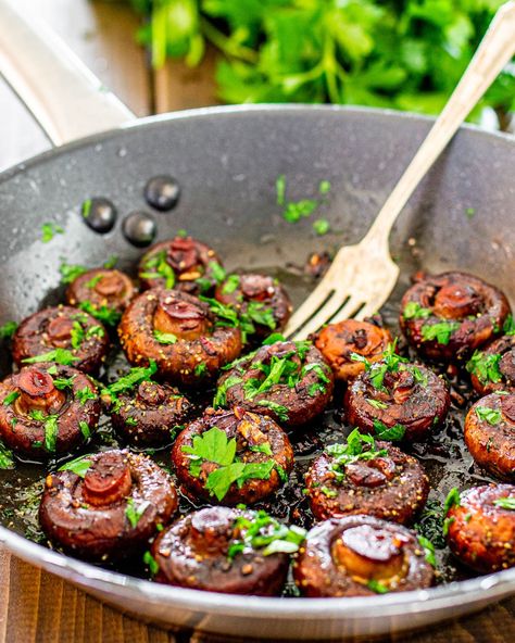 Red Wine and Garlic Mushrooms Dishes With Red Wine, Recipes With Red Wine Vinegar, Fancy Mushrooms, Marinated Recipes, Marinated Grilled Mushrooms, Mushrooms Red Wine, Red Wine Mushrooms, Firehouse Recipes, Marinated Mushrooms Recipe