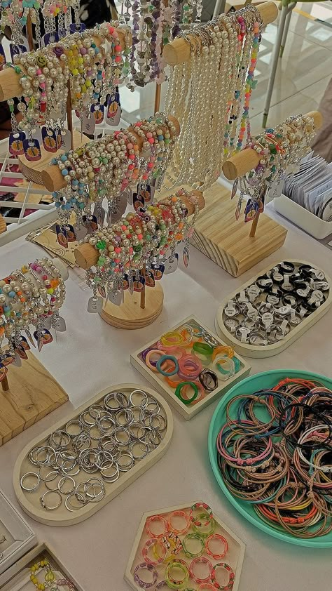 Jewelry Booth, Craft Market Display, Vendor Displays, Bracelet Stand, Diy Jewelry Display, Craft Booth Displays, Market Display, Manik Manik, Common Thread