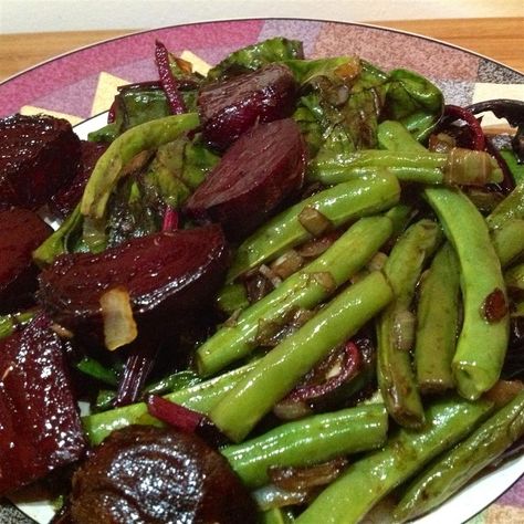 Zucchini Tomato, Vegetable Side Dish, Beet Recipes, Green Beans And Tomatoes, Green Veggies, Beet Greens, Vegetable Side, Health Nut, Onion Recipes