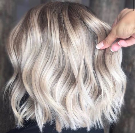 Fall Bob, Bob Cuts, Blonde Bob Hairstyles, Medium Bob Hairstyles, Blonde Hair Looks, Bob Haircuts For Women, Penteado Cabelo Curto, Blonde Bobs, Fall Is Here