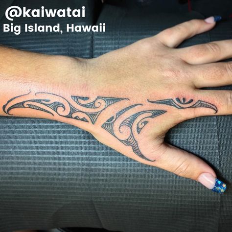 Polynesian Hand Tattoo Female Maori Tattoo, Māori Hand Tattoo, Tamoko Women Maori Tattoos Forearm, Māori Tattoo Women, Maori Wrist Tattoo, Ta Moko Women Arm, Hawaiian Hand Tattoos For Women, Maori Tattoo Arm Woman, Thigh Tamoko