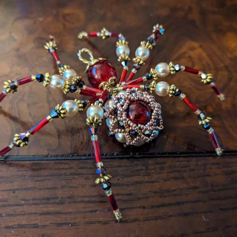 I think I've figured out how to do these efficiently. After 8 hours and 9 trials, I'm very happy with the results. "Abraxis" in red and gold, with pearls. Arachne Art, Crow Party, Forest Goblin, Bead Spider, Christmas Spiders, Beaded Insects, Bi Stuff, Beaded Decor, Beaded Dragonfly