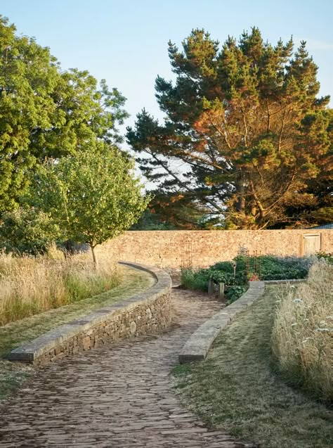 Outdoor Pavement, Elegant Townhouse, In Tune With Nature, Dan Pearson, Productive Garden, Mexican Furniture, Coastal Garden, Devon Coast, Gardening Landscaping