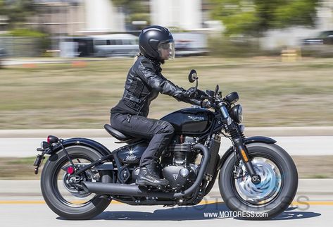 Cafe Magazine, Triumph Bobber Custom, Triumph Bonneville Bobber, Bonneville Bobber, Bobber Style, Bike Leathers, Triumph Bikes, Triumph Bobber, Cafe Racer Girl